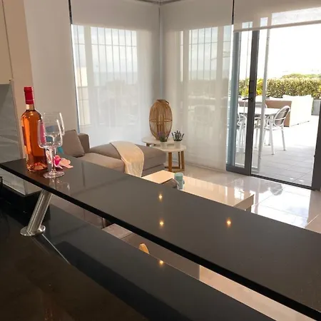 Ocean View Apartment *